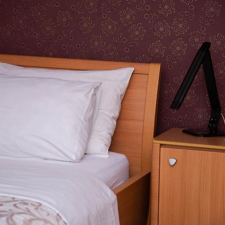 Hotel Dvor Bijelo Polje Bagian luar foto