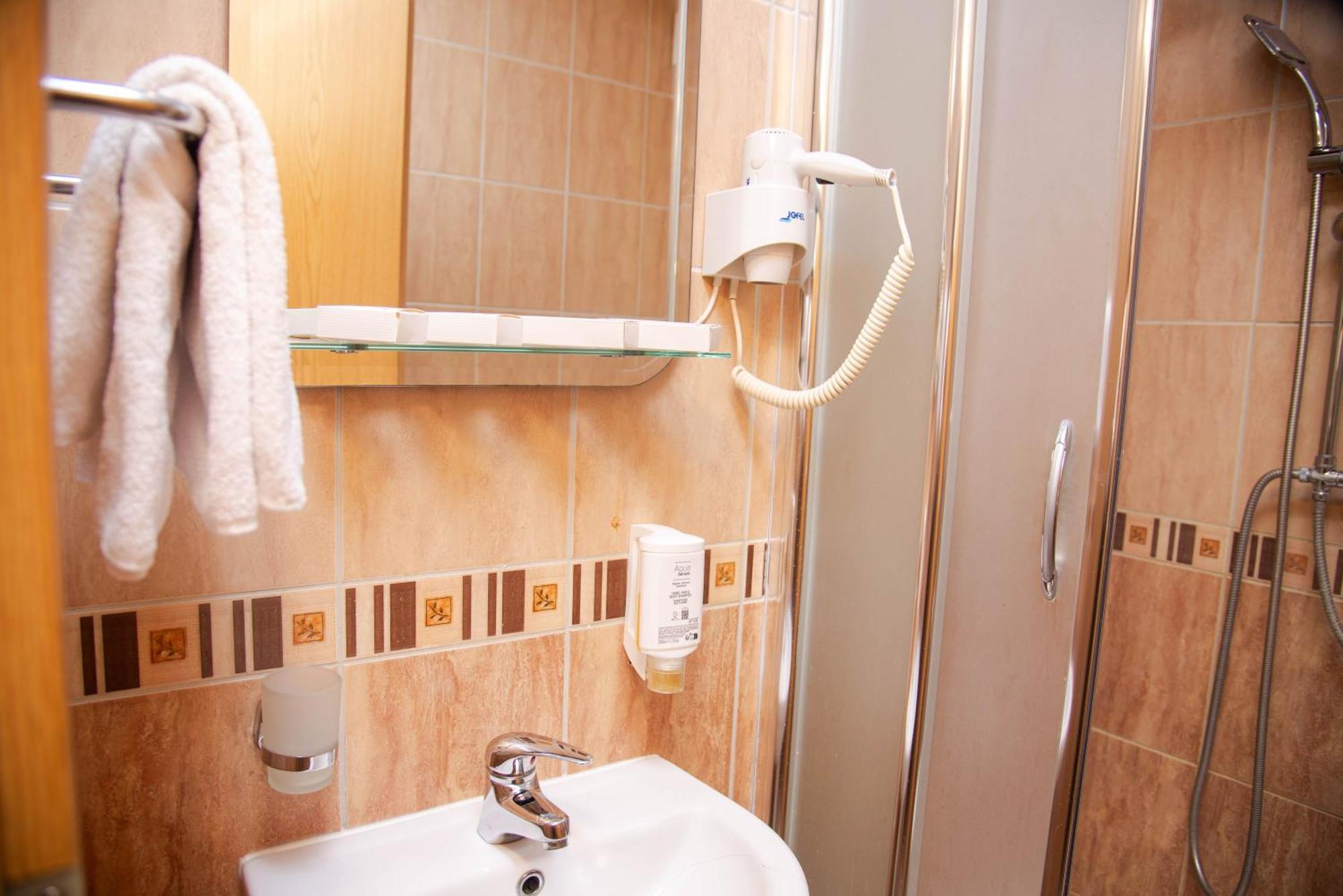 Hotel Dvor Bijelo Polje Bagian luar foto