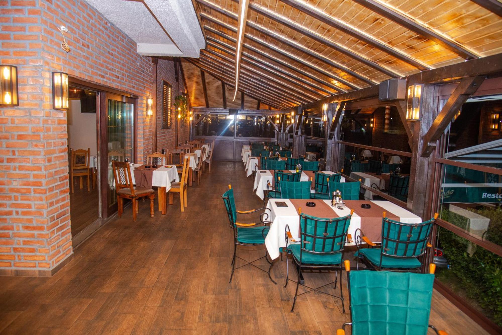 Hotel Dvor Bijelo Polje Bagian luar foto