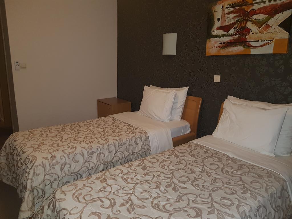 Hotel Dvor Bijelo Polje Bagian luar foto