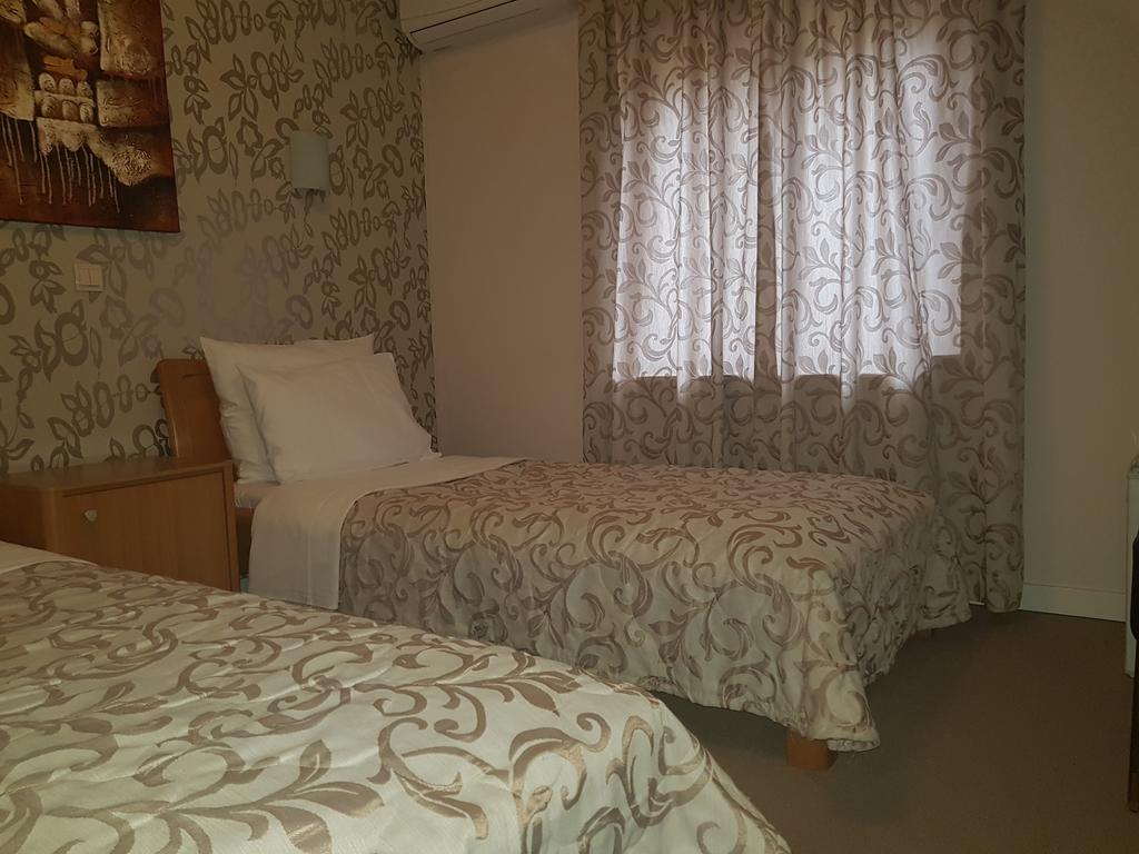 Hotel Dvor Bijelo Polje Bagian luar foto