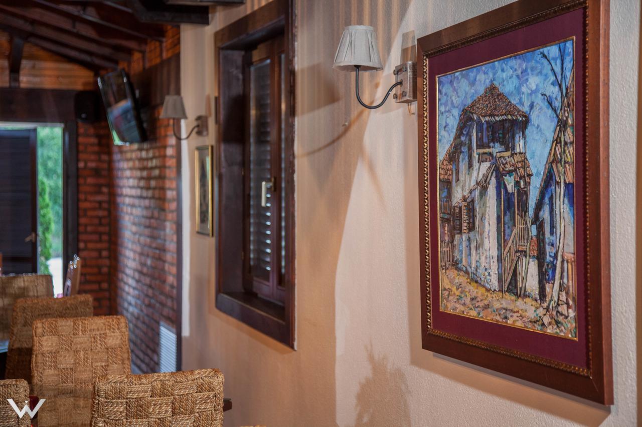 Hotel Dvor Bijelo Polje Bagian luar foto