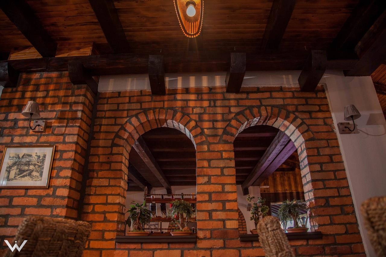 Hotel Dvor Bijelo Polje Bagian luar foto
